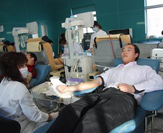 我公司积极组织员工参加义务献血